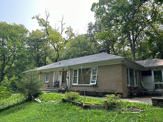 2nd image of 479 Glenwood Trl