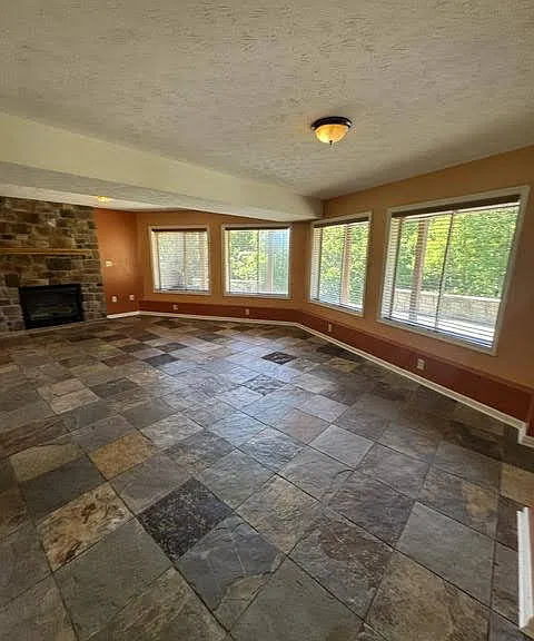 80 Walnut Ct — Photo 15