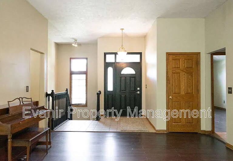 113 Brittany Ln — Photo 6