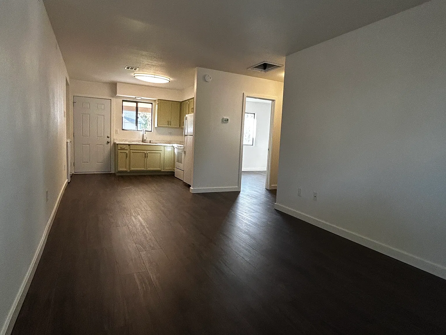 2 bed, 700 sqft, $1,550 — Photo 2