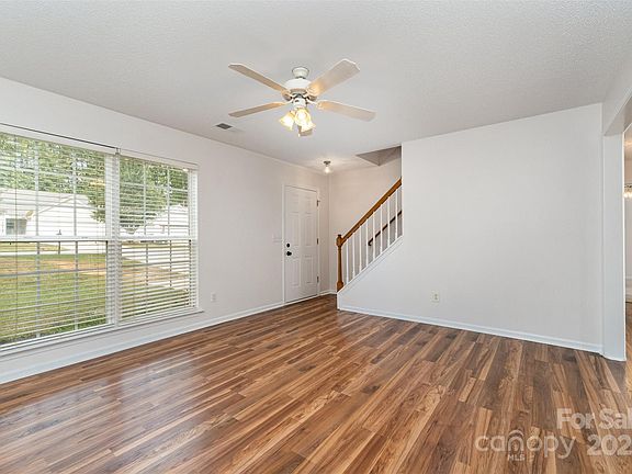 4th image of 599 Chase Brook Dr