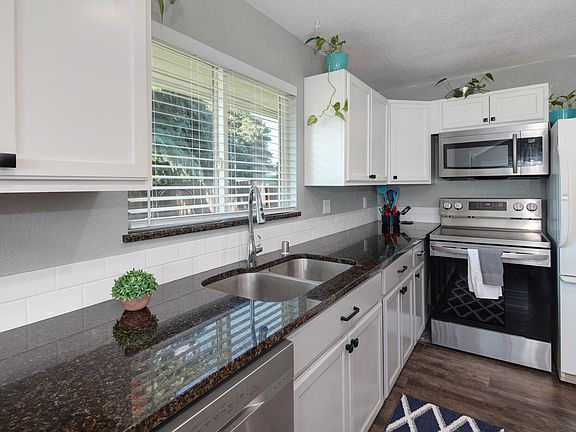 4th image of 1412 Crescent Ave