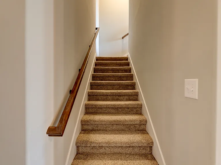 1008 Meadowview Ln — Photo 26