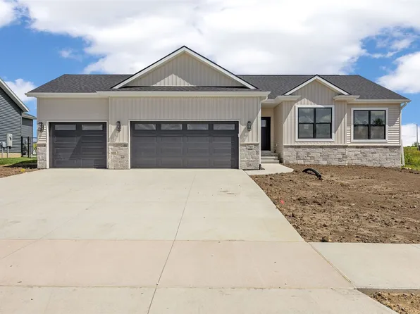 7515 Country Ridge Dr NW, Cedar Rapids, IA 52405
