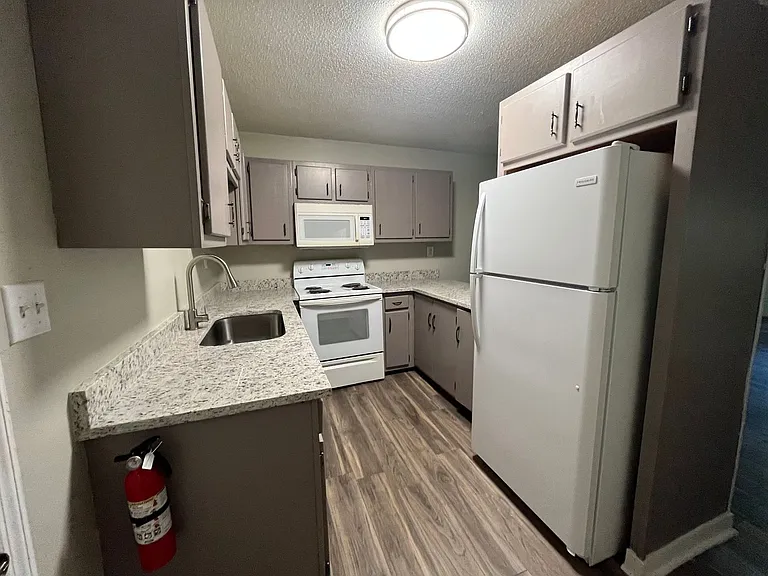 4322 Banks Dr — Photo 2