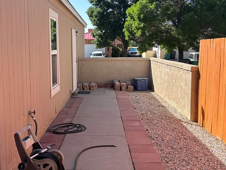 2125 Sierra Ln NE — Photo 35