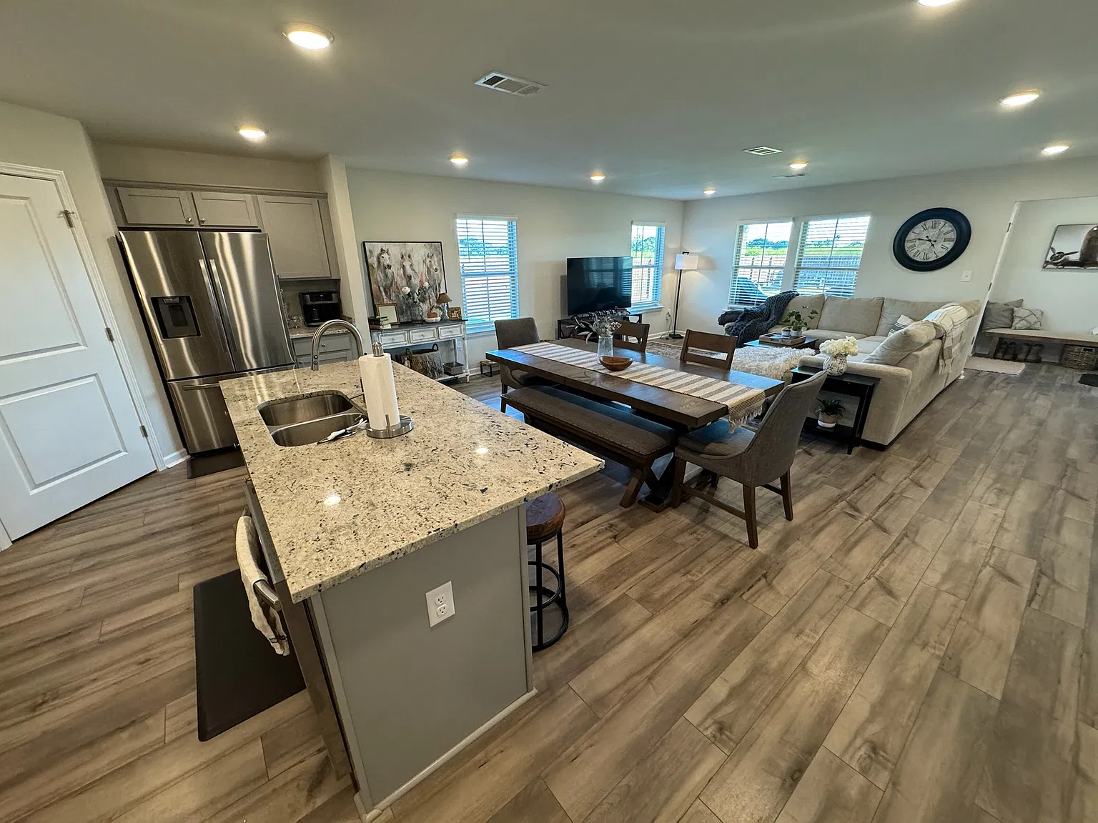 3 bed, 1799 sqft, $1,995 — Photo 3