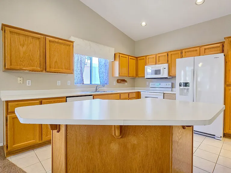 15062 W Piccadilly Rd — Photo 6