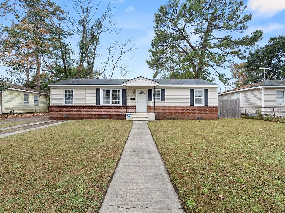 325 Manor Dr