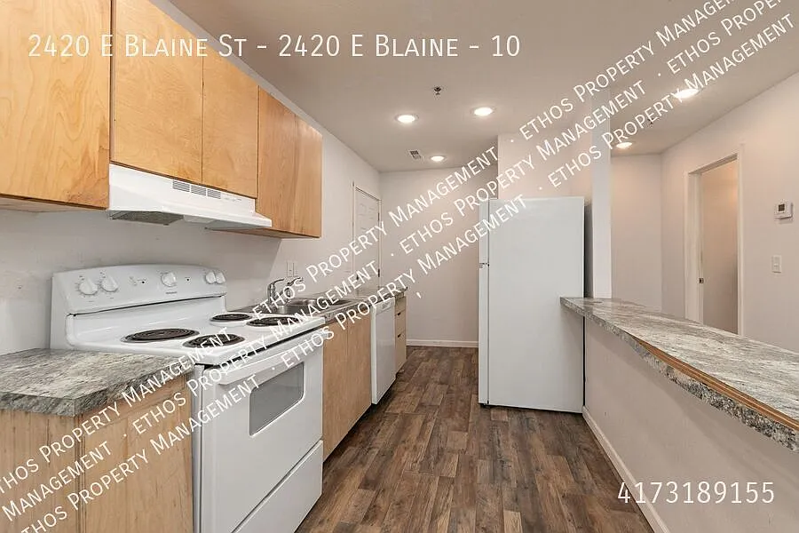 Available now 1 bed/1bath with a dog park! — Photo 4