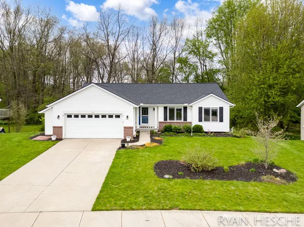 561 Oak Meadow Dr, Middleville, MI 49333