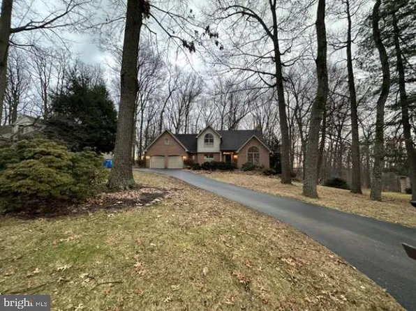 170 W Crestlyn Dr, York, PA 17402