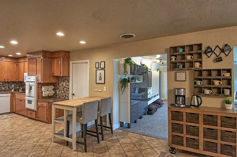 Single room/tile floor — Photo 4