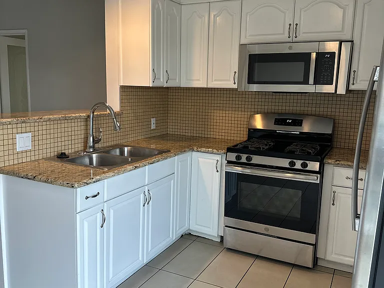 5626-5630 Sultana Ave — Photo 31