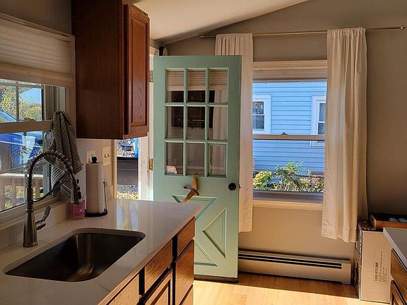 3rd image of 104 Meadow Rd