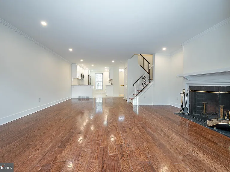 15 Llanfair Rd #A — Photo 3