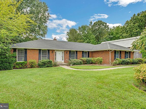 3rd image of 12440 White Oak Ct