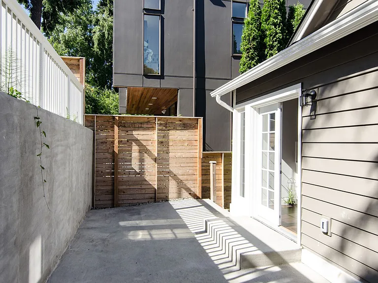 1115 Lake Washington Blvd S — Photo 18