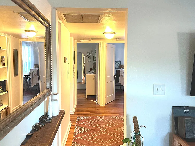 2614 Myra St — Photo 22