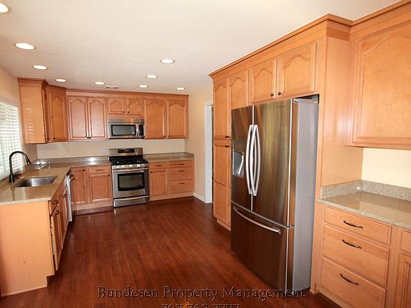 4th image of 1553 Creekside Dr