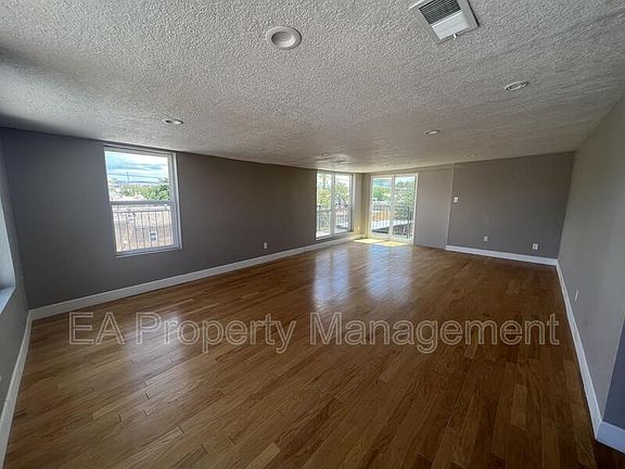 3rd image of 1314 Los Tomases Dr NW Unit A