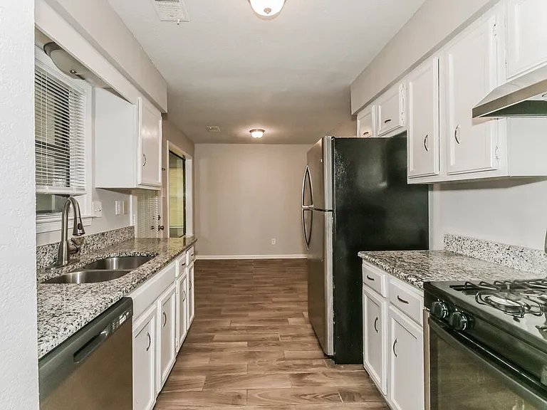 8182 Valley Ridge Trl — Photo 6