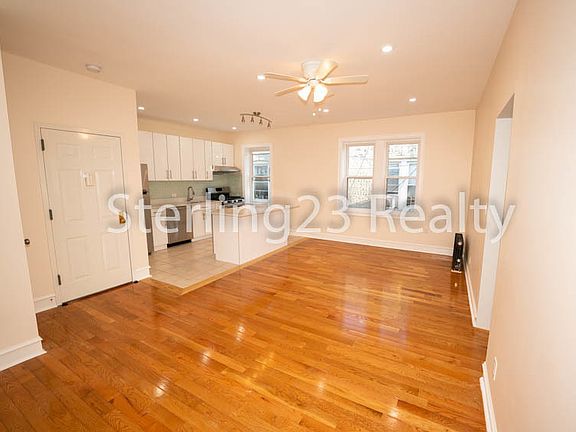 5th image of 4722 44th St APT 3R