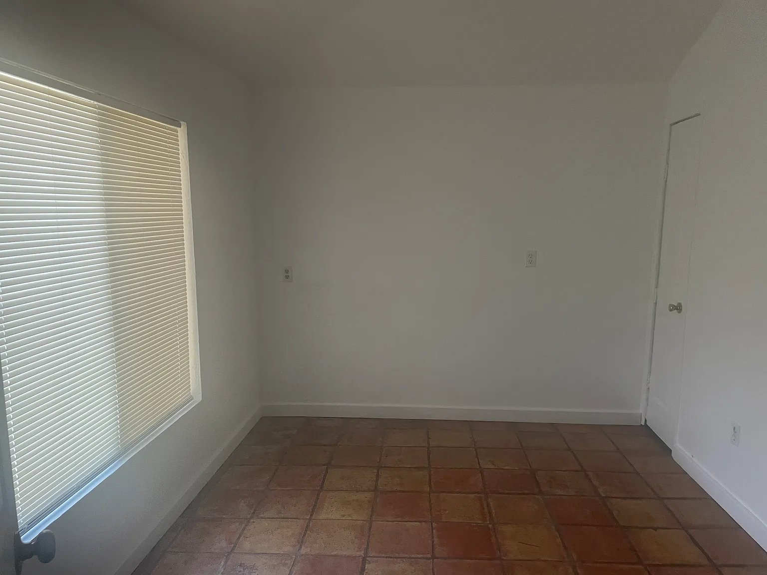 2 bed, 900 sqft, $1,400 — Photo 4