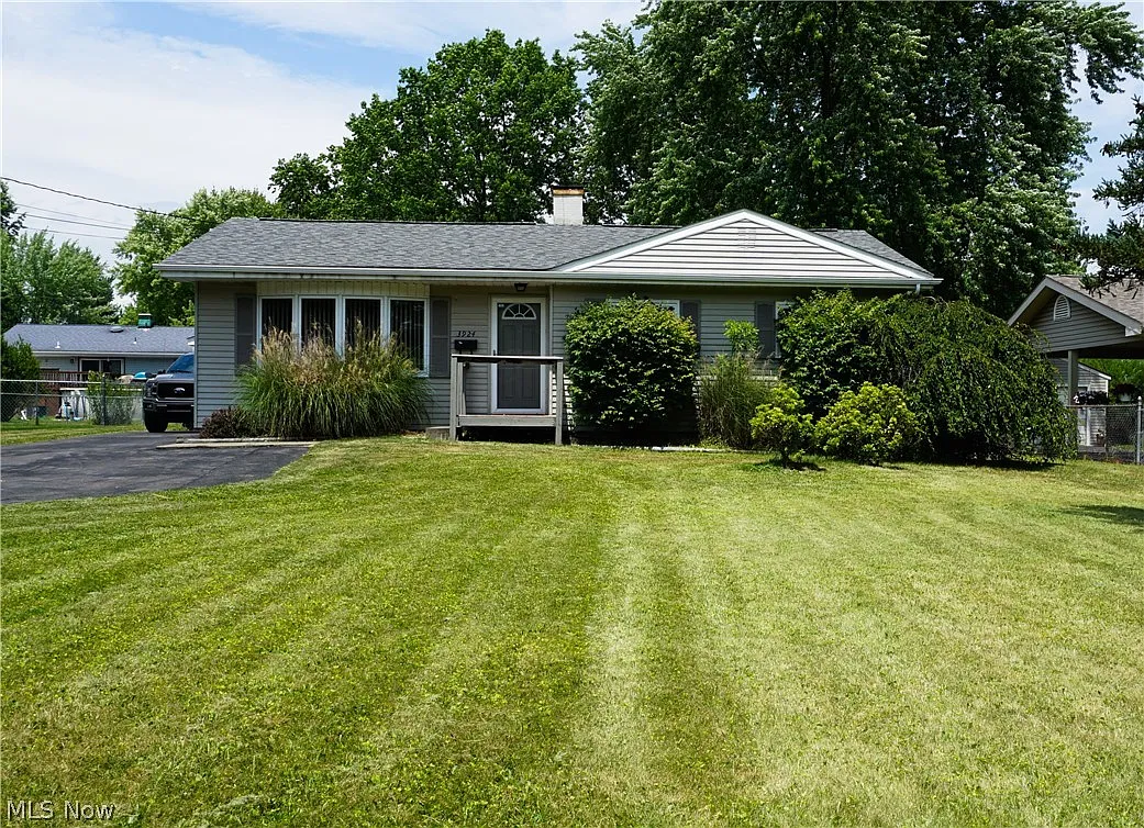 3924 Brandomyne Ave photo 1