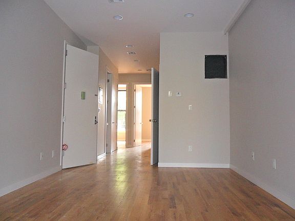 4th image of 310 Tompkins Ave APT 3F