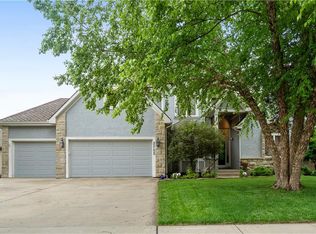 2705 W 137th Pl, Leawood, KS 66224
