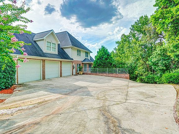 3rd image of 389 Woodlake Dr