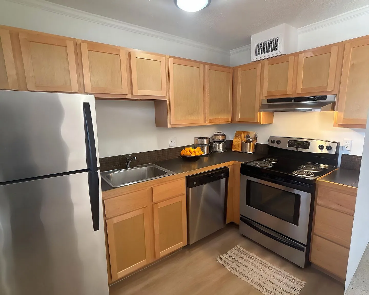 Antilles Apartments — Photo 1