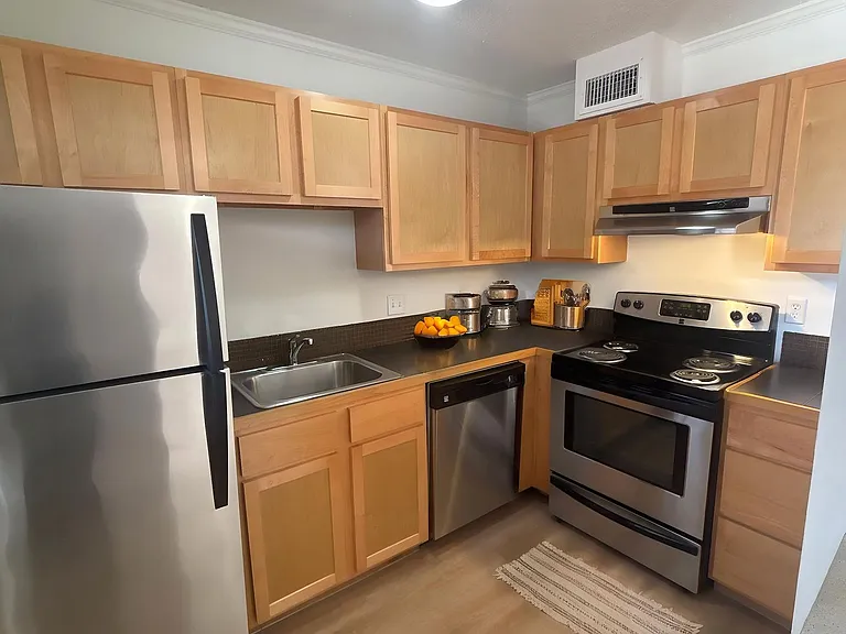 Antilles Apartments — Photo 1