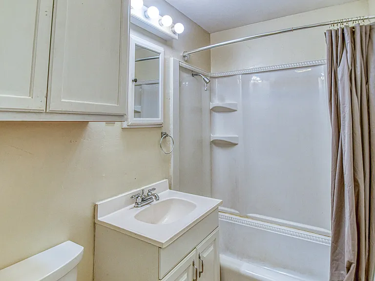 103 W Duffy St — Photo 9