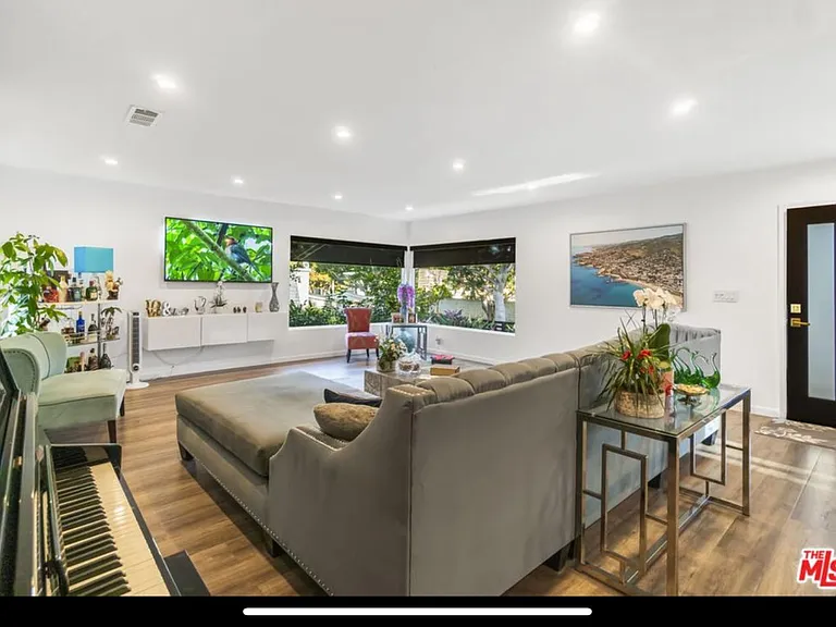 10915 Ayres Ave — Photo 12