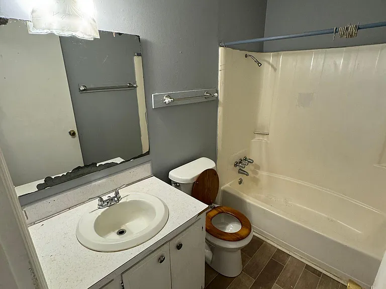111 Maryland St — Photo 4