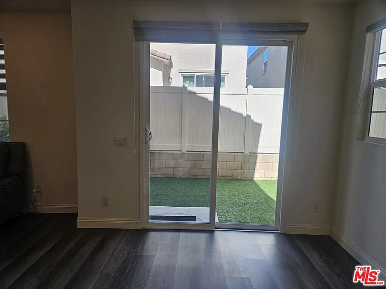 1671 Yarrow Pl — Photo 3