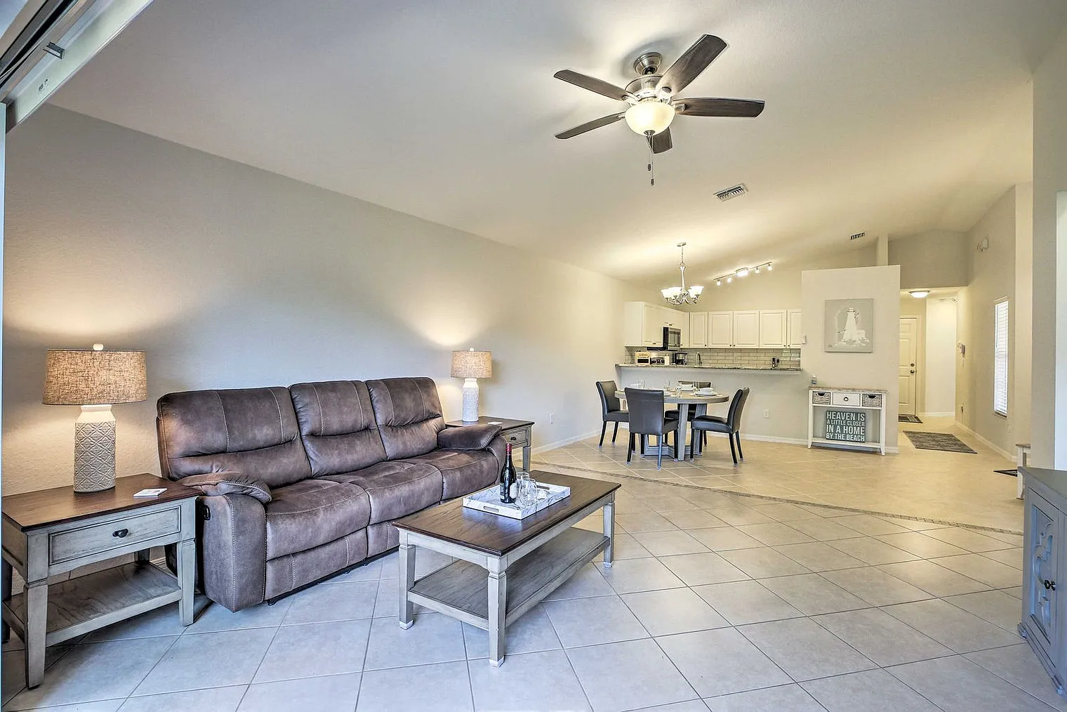 3 bed, 2.0 bath, 1571 sqft, $5,064 — Photo 2