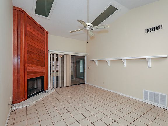 5th image of 2344 Sun Valley Cir
