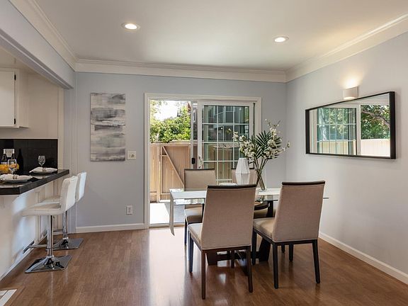 4th image of 532 Tyrella Ave APT 49