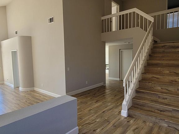 3rd image of 2473 Diamond Dr