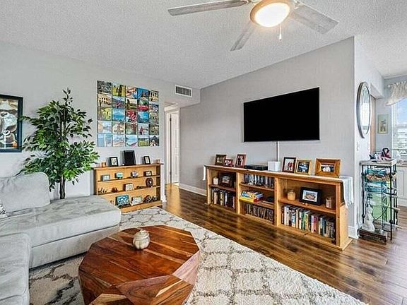 5th image of 145 Windsor Dr #G