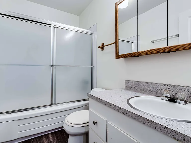 2x1 Bathroom 2x1 Bathroom