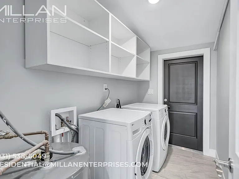 325 Capri Boulevard — Photo 12