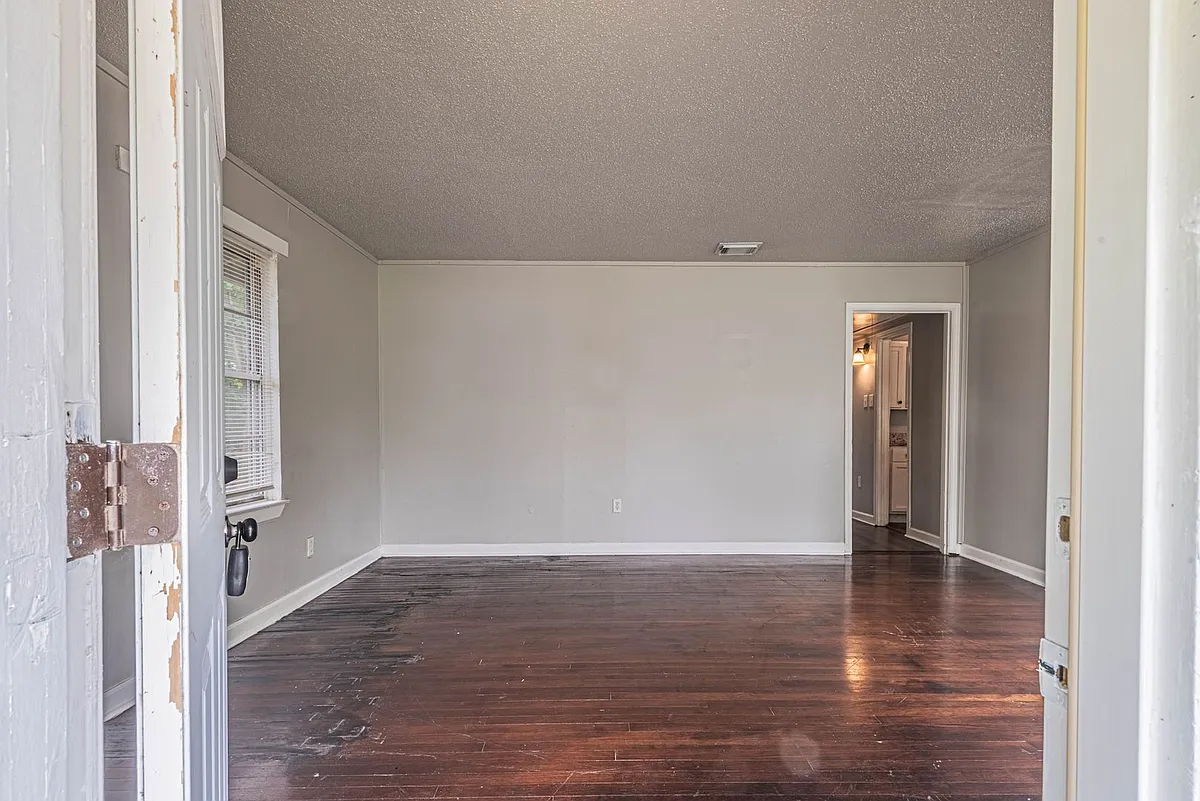 Building Photo - 5818 Glenhurst Dr