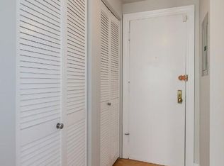 630 W Roscoe St APT 1N, Chicago, IL 60657