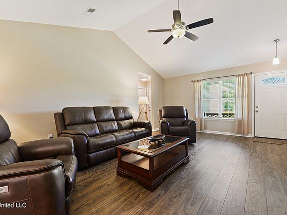 3rd image of 16343 Greenglade Dr