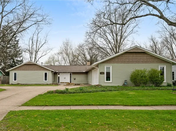 540 Crossbrook Dr, Berea, OH 44017