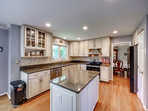 3rd image of 3904 Spring Valley Way
